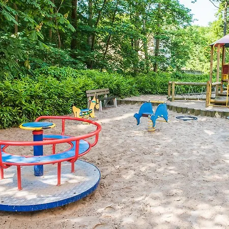 Z Ogródkiem W Parku Zdrojowym